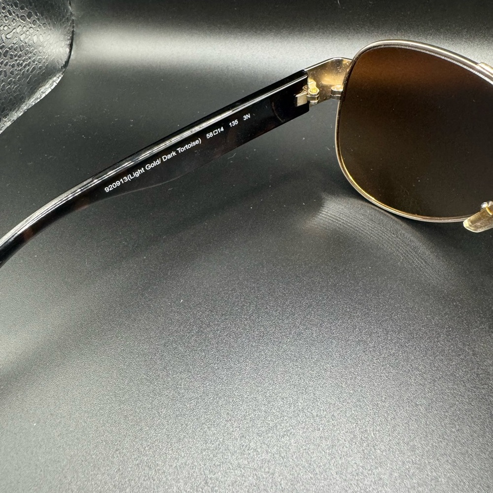 Authentic Coach Aviator Sunglasses
HC 7049 (L944 Olivia) - Picture 3 of 6